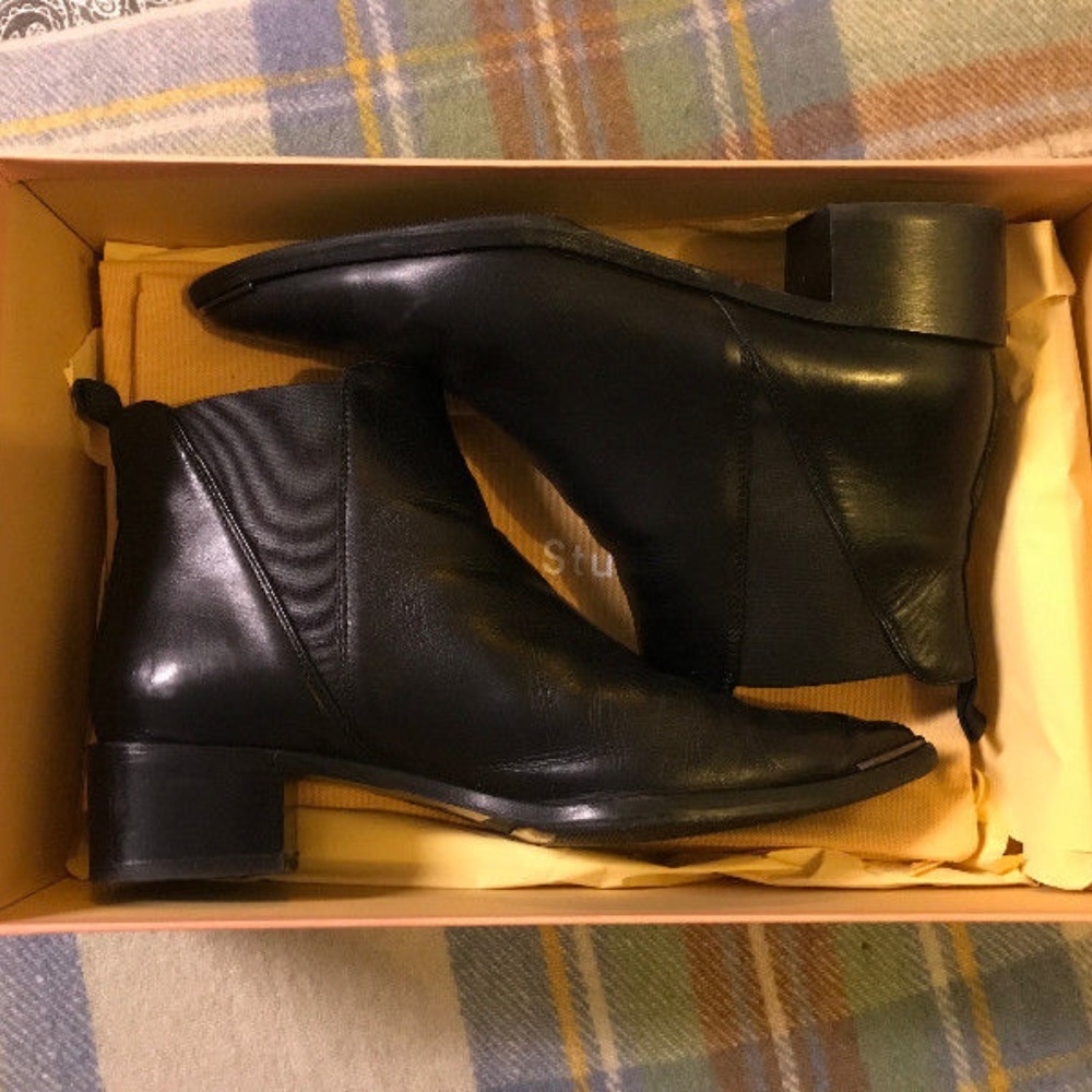 ACNE CHELSEA BOOTS (GREAT CONDITION)